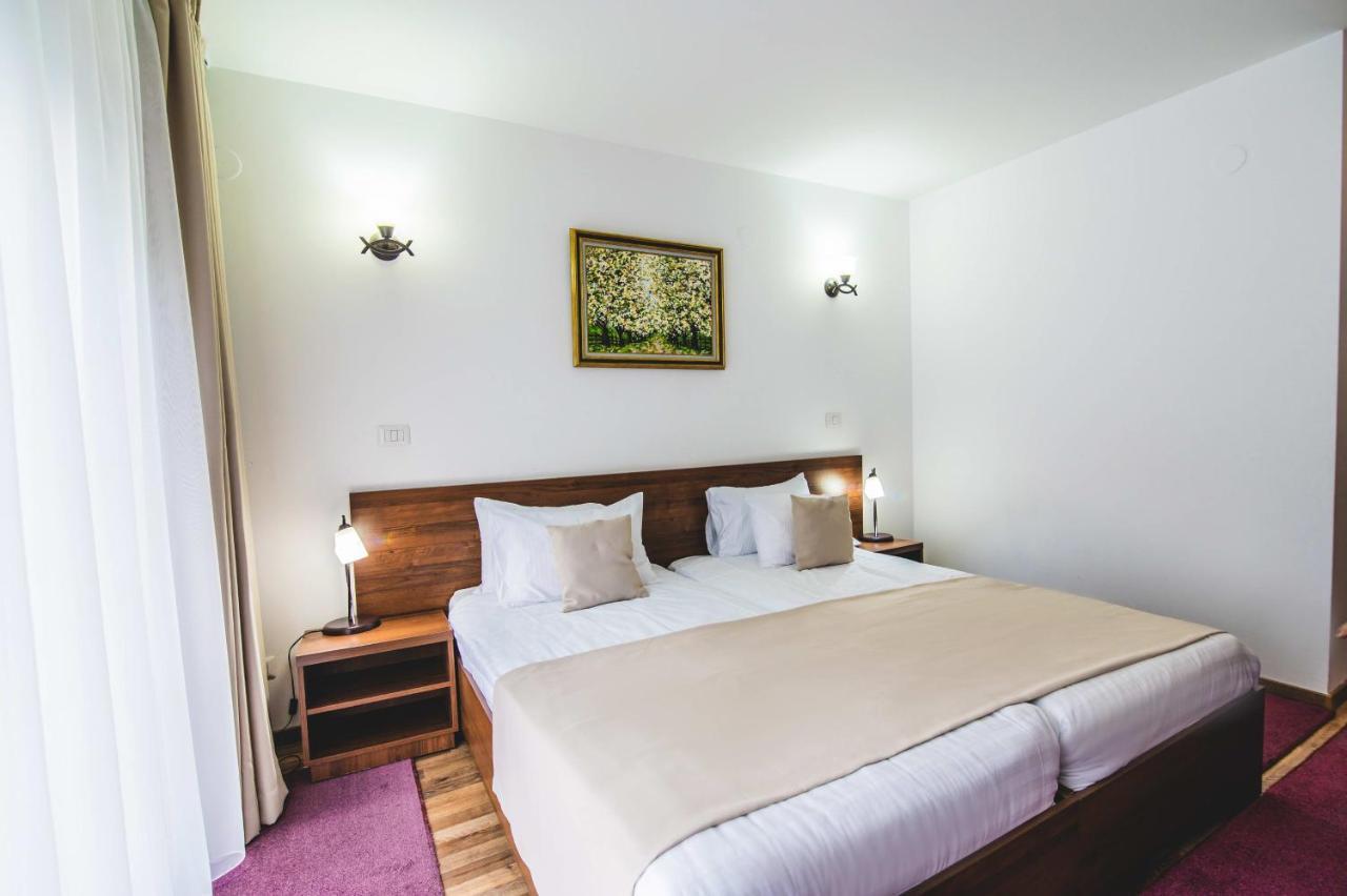 Hotel Class Brezoi Luaran gambar