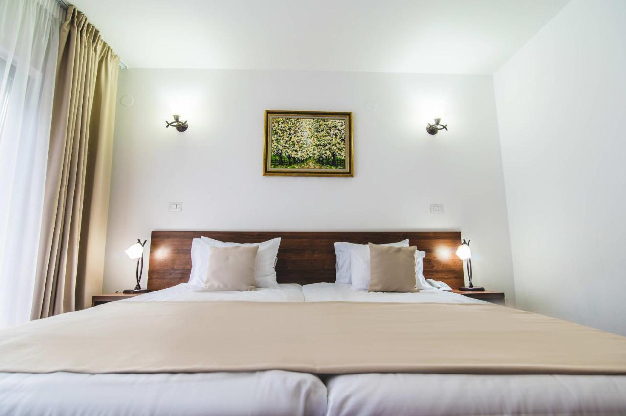 Hotel Class Brezoi Luaran gambar