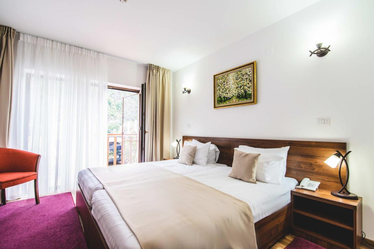 Hotel Class Brezoi Luaran gambar