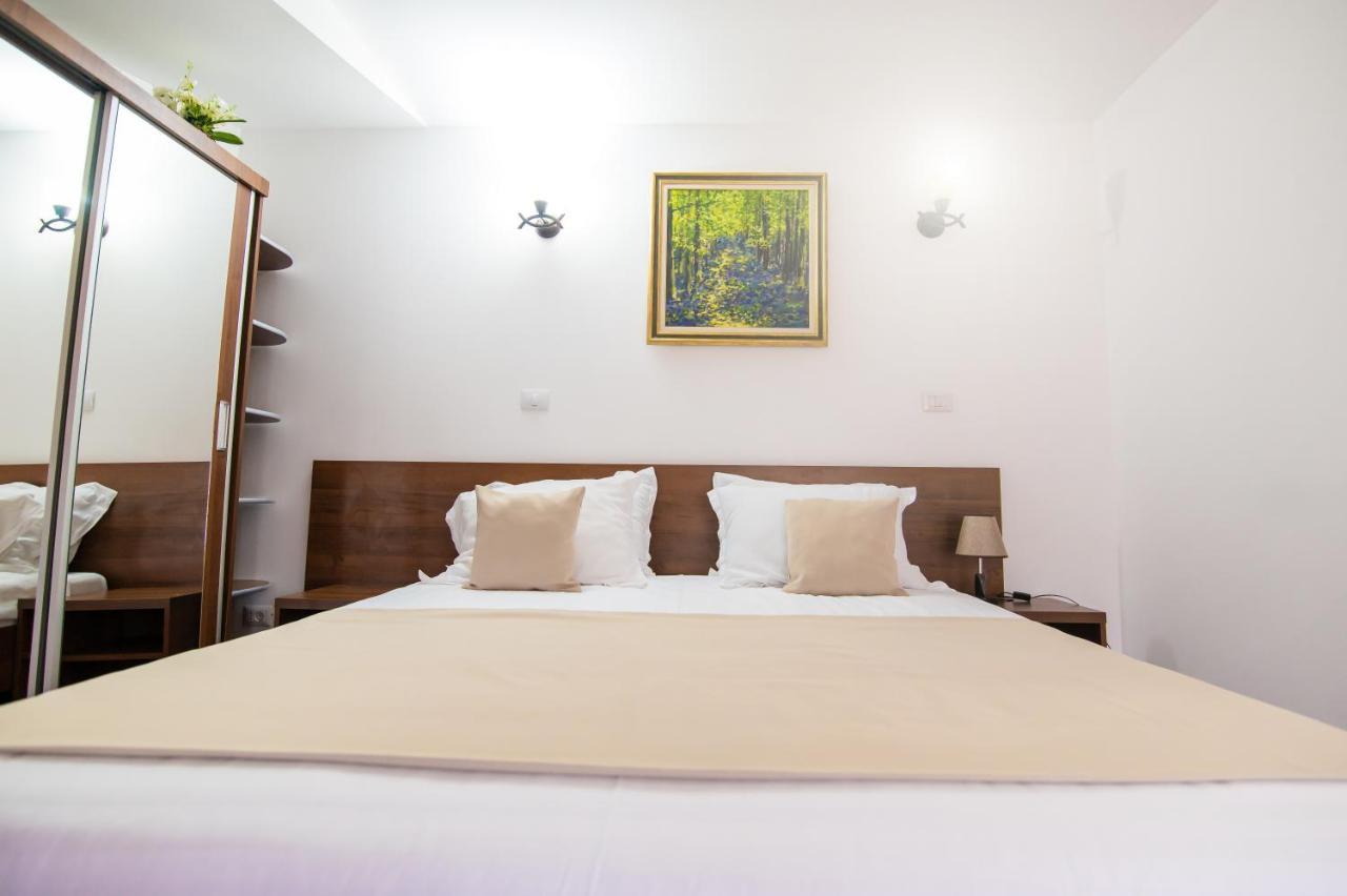 Hotel Class Brezoi Luaran gambar
