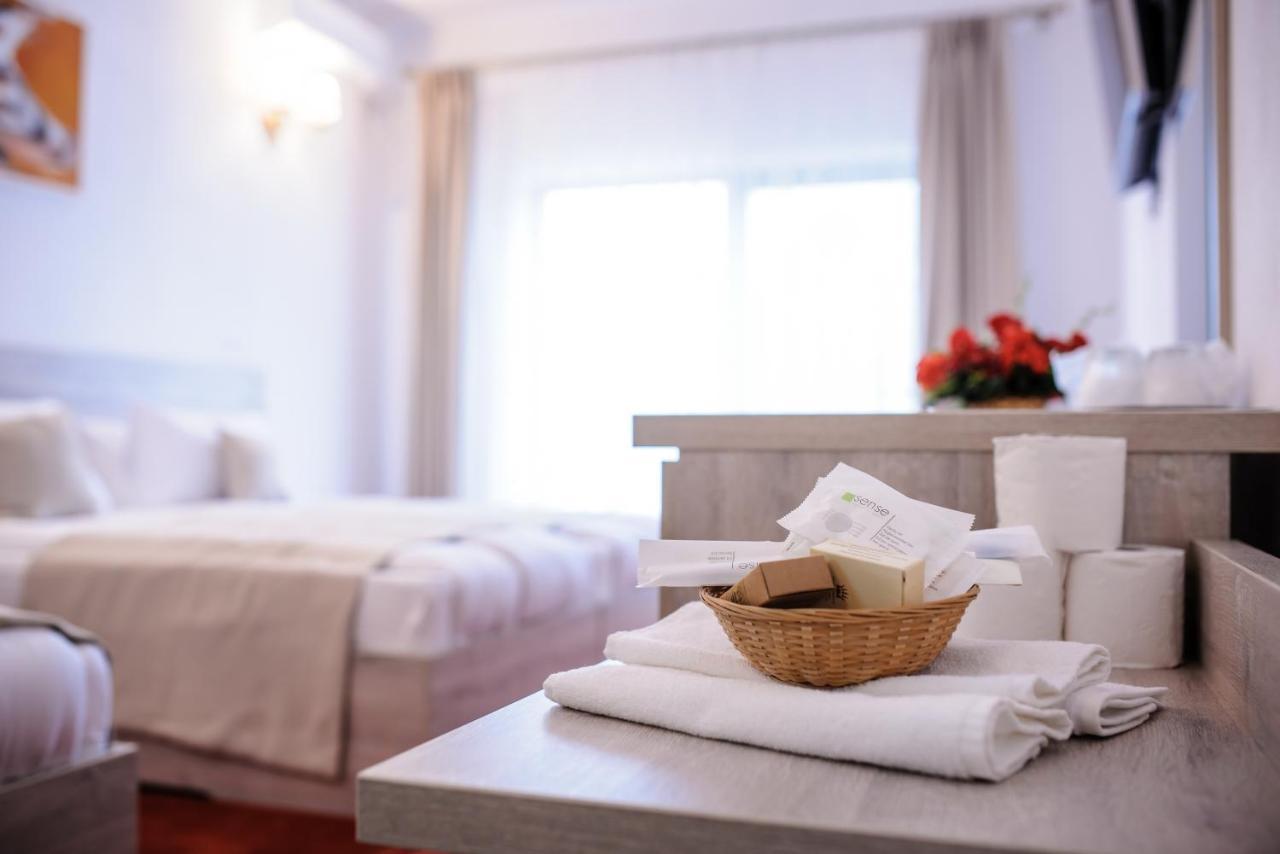 Hotel Class Brezoi Luaran gambar
